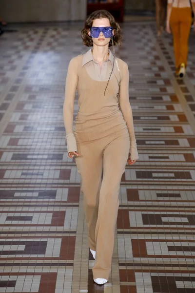 Look 11